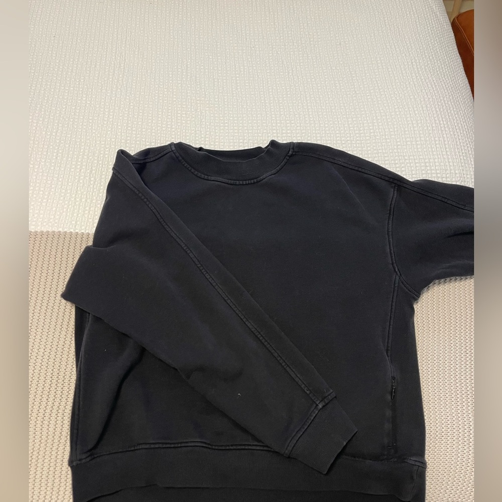 Woman’s lululemon black crew neck size 8